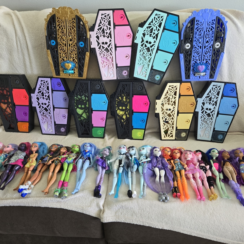 Monster High Doll Lot with Colorful Coffin Storage Lot 1